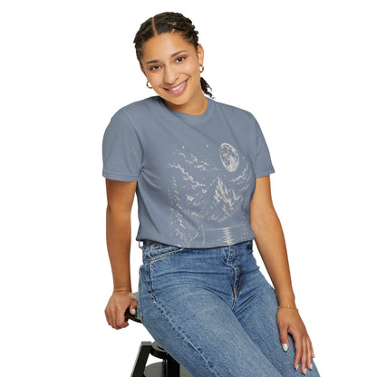Vintage Wolf Moon T-Shirt – Howling Wolf Mountain & Forest Graphic Tee