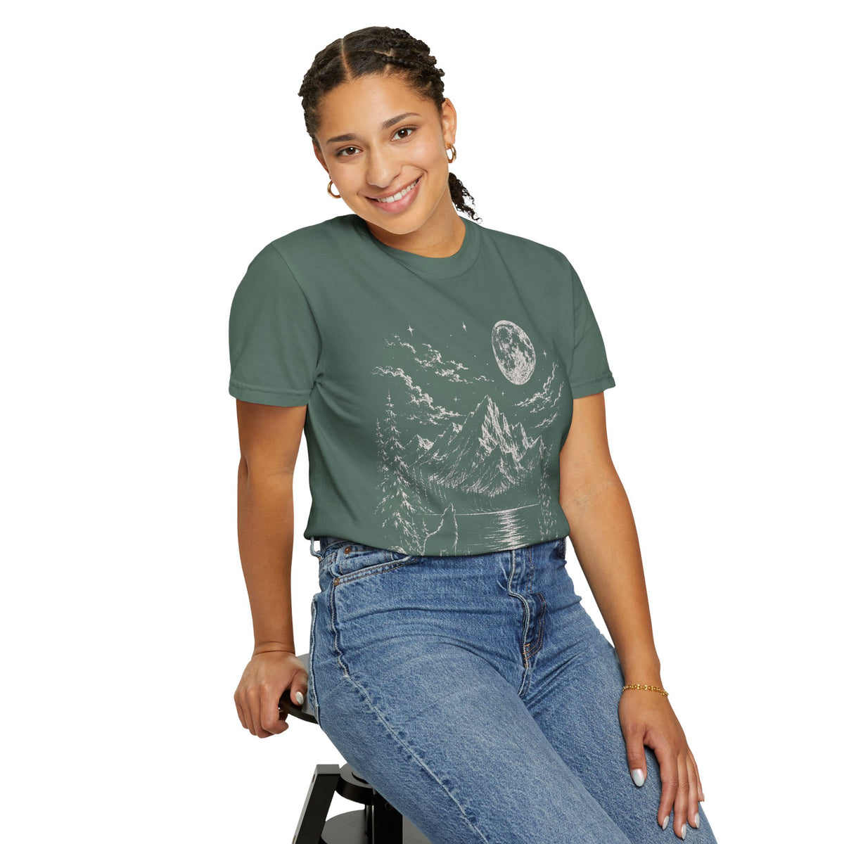 Vintage Wolf Moon T-Shirt – Howling Wolf Mountain & Forest Graphic Tee