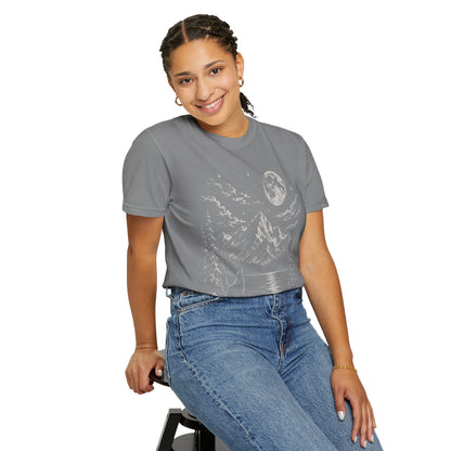 Vintage Wolf Moon T-Shirt – Howling Wolf Mountain & Forest Graphic Tee
