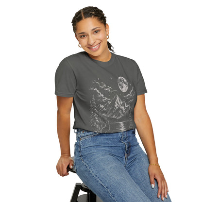 Vintage Wolf Moon T-Shirt – Howling Wolf Mountain & Forest Graphic Tee