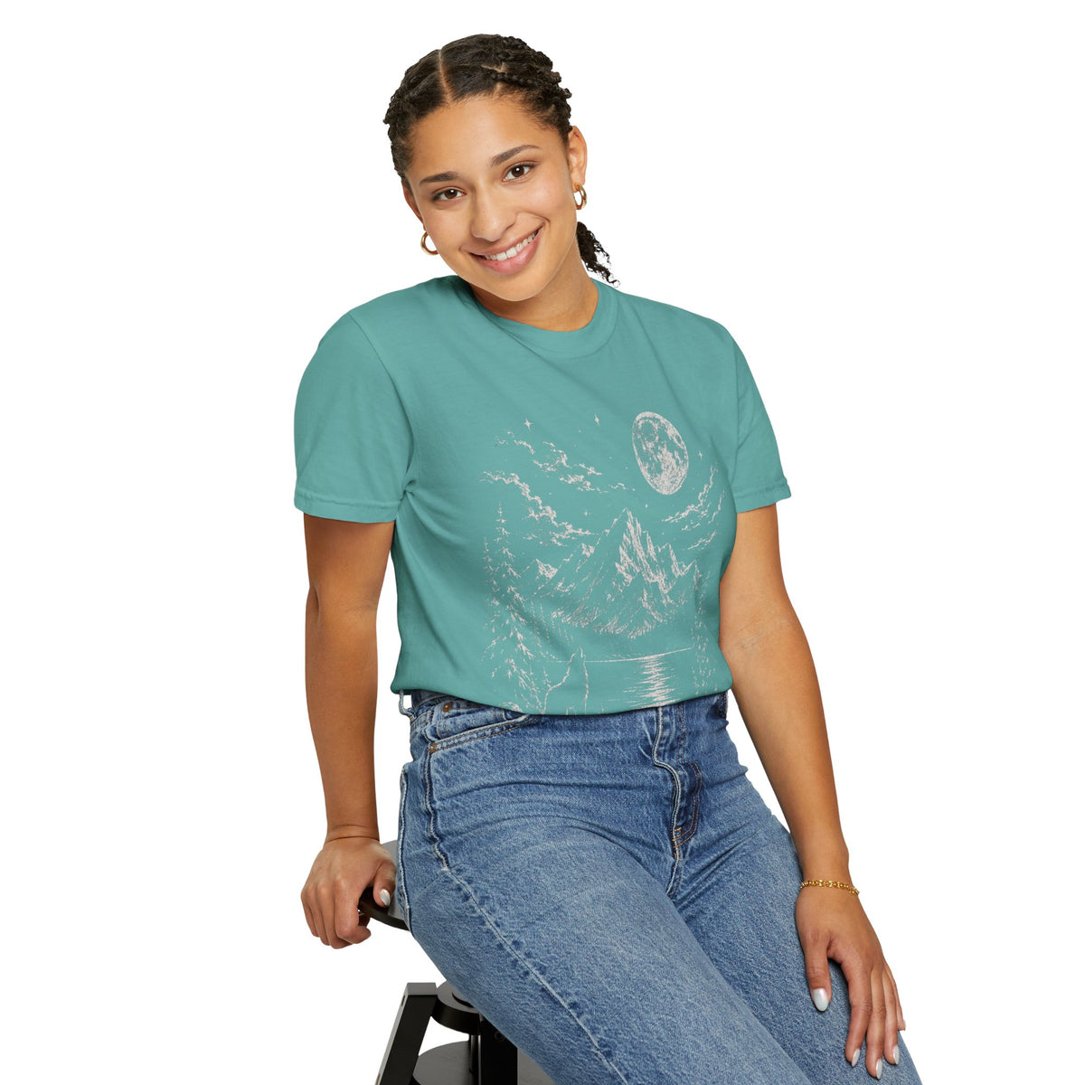 Vintage Wolf Moon T-Shirt – Howling Wolf Mountain & Forest Graphic Tee